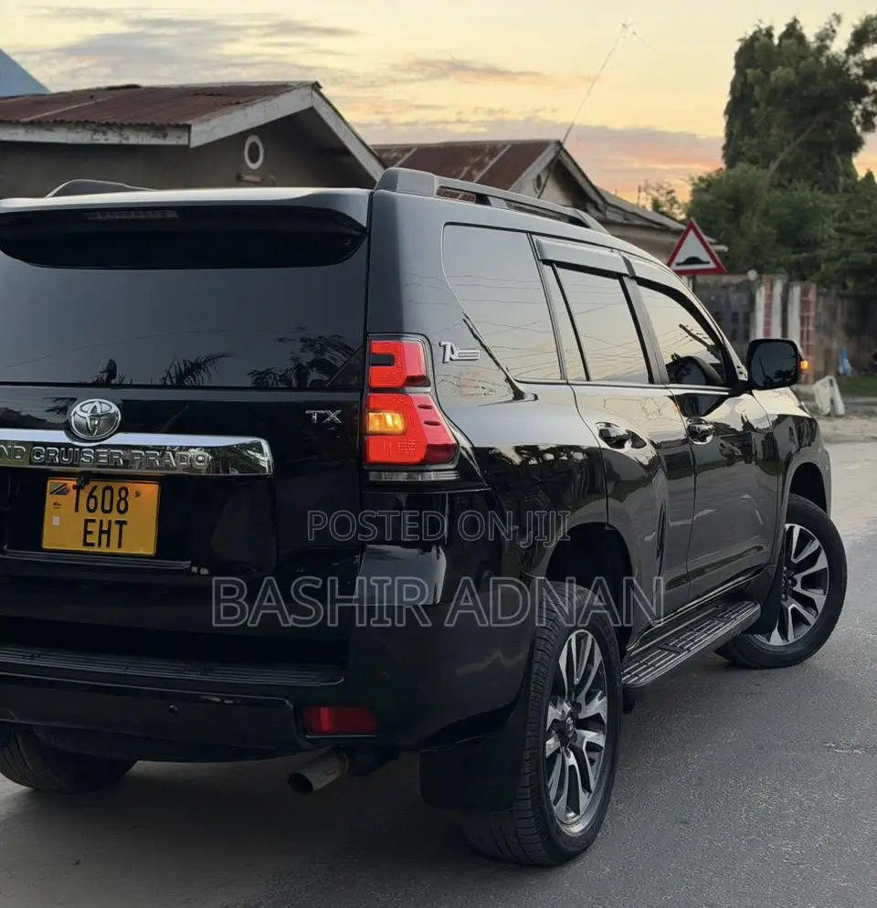 Toyota Land Cruiser Prado 2.7 2022 Black