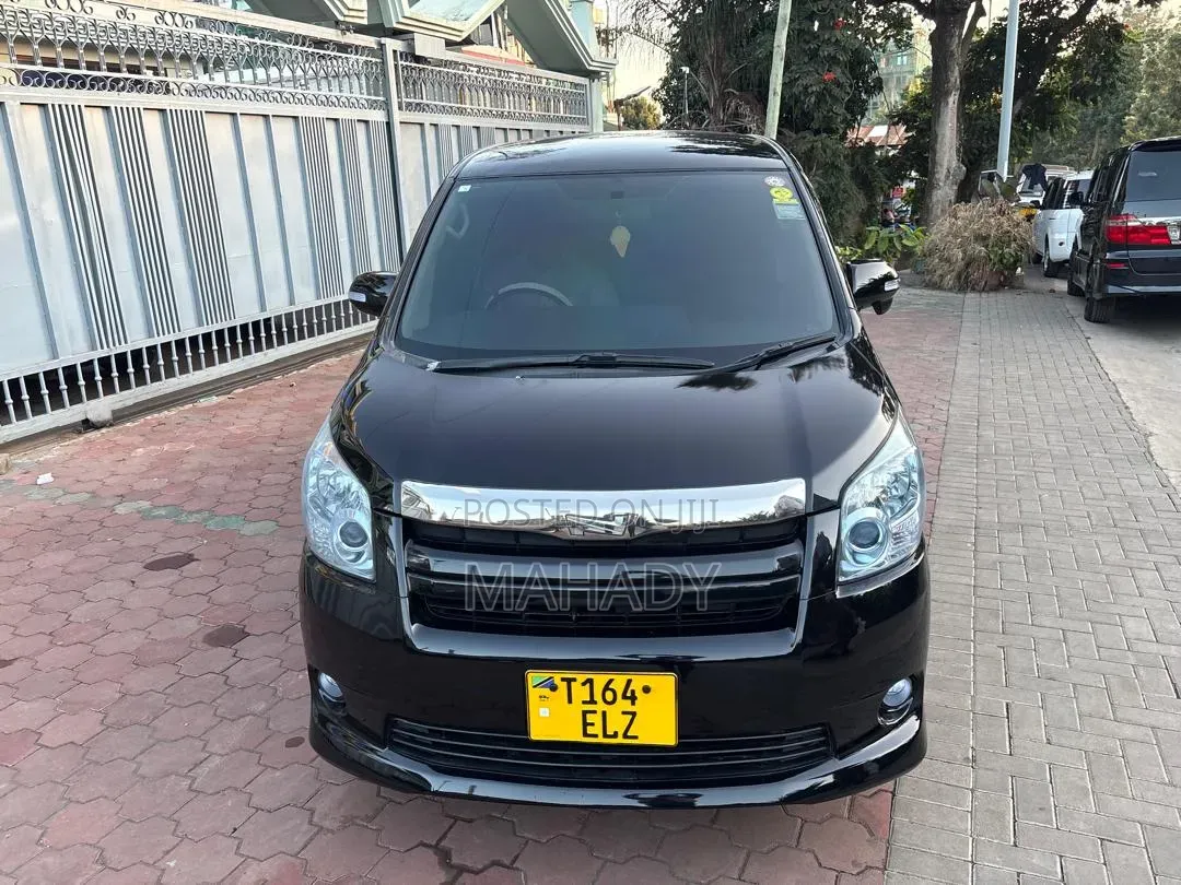 Toyota Noah 2010 Black