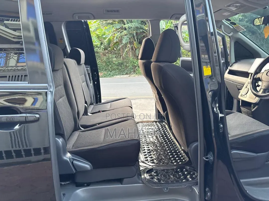 Toyota Noah 2010 Black