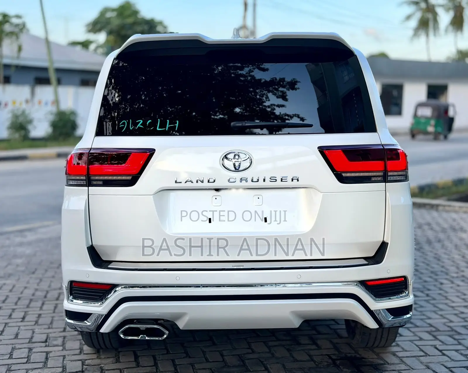 Toyota Land Cruiser LC300 2025 White