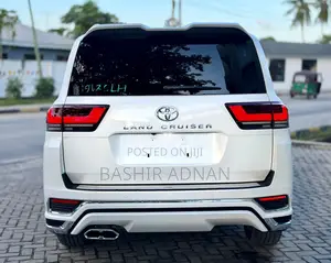 Toyota Land Cruiser LC300 2025 White