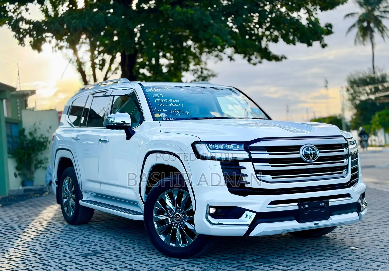 Toyota Land Cruiser LC300 2025 White