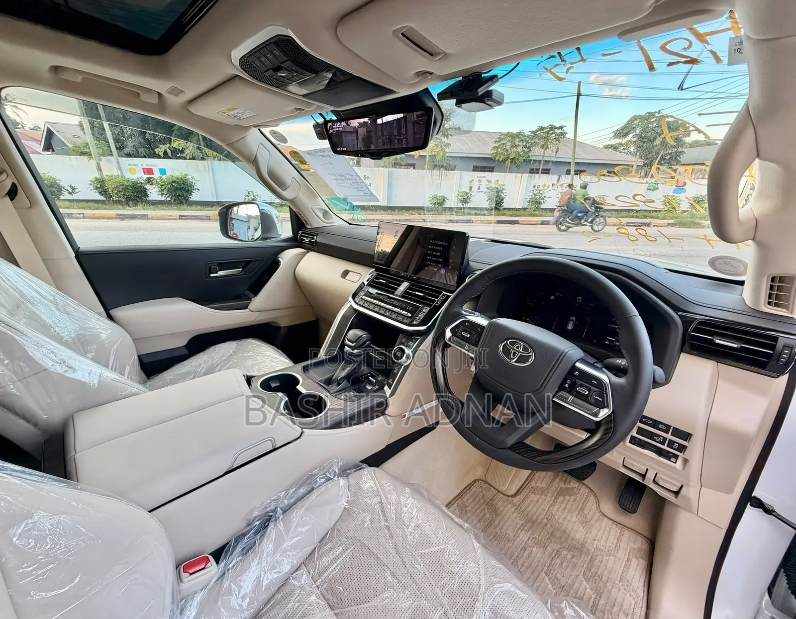 Toyota Land Cruiser LC300 2025 White