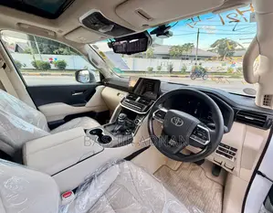 Toyota Land Cruiser LC300 2025 White