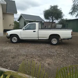 Toyota Hilux 1998 White