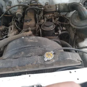 Toyota Hilux 1998 White