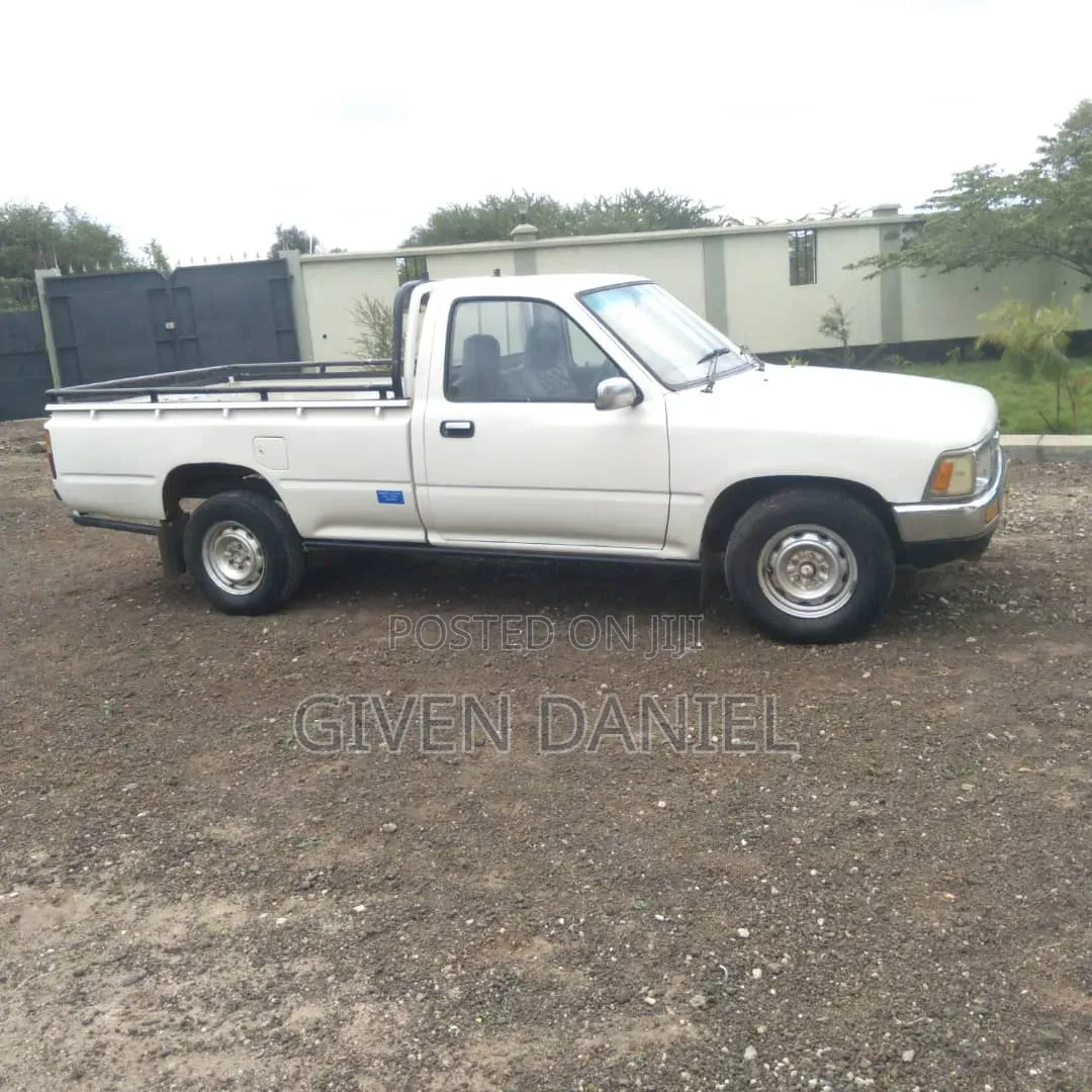 Toyota Hilux 1998 White