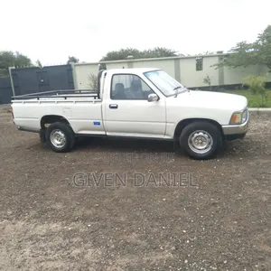 Toyota Hilux 1998 White