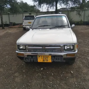 Toyota Hilux 1998 White