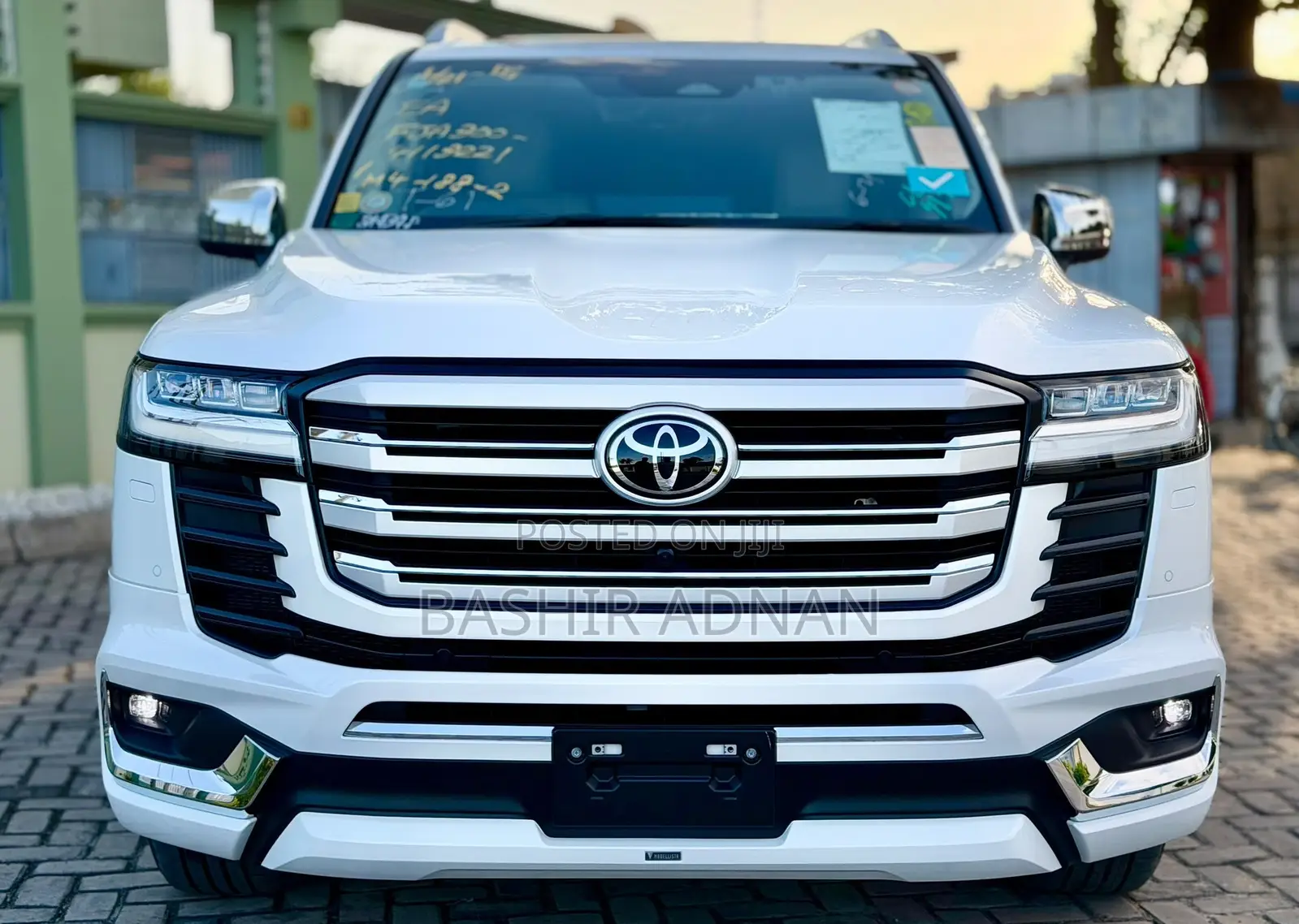 Toyota Land Cruiser LC300 2025 White