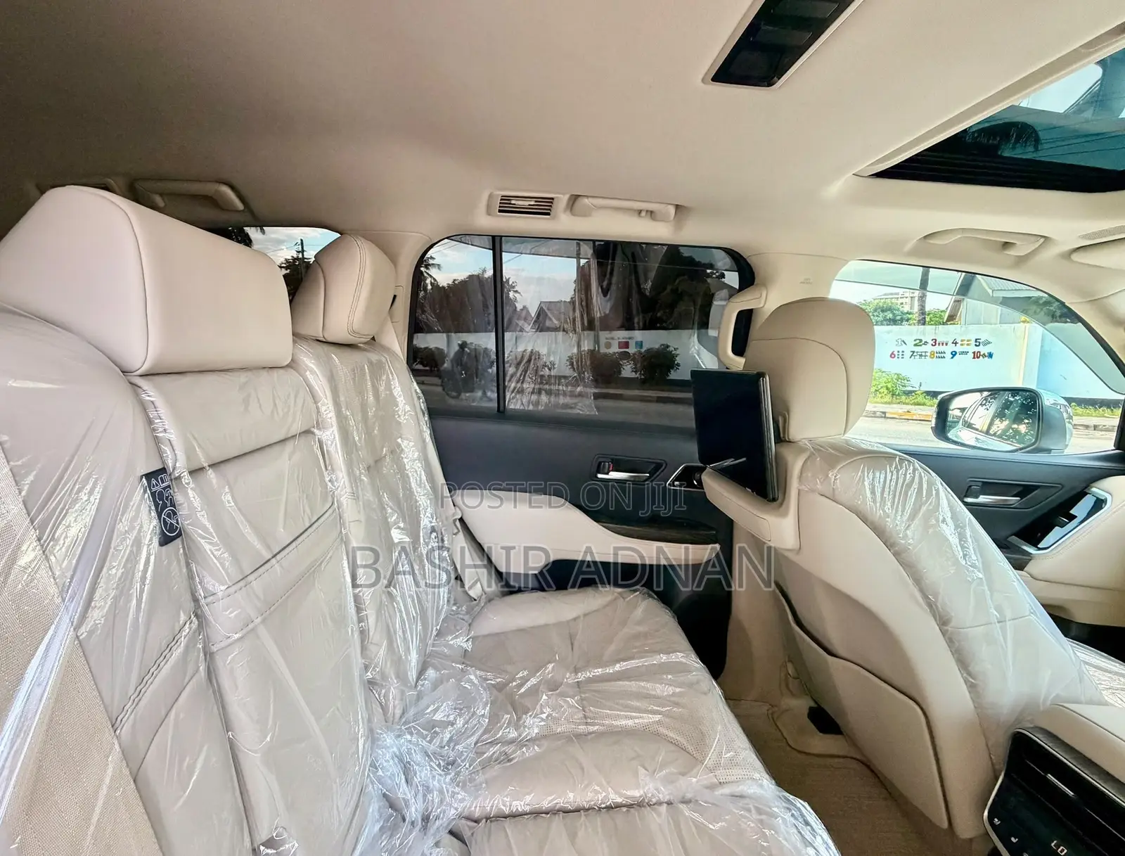 Toyota Land Cruiser LC300 2025 White