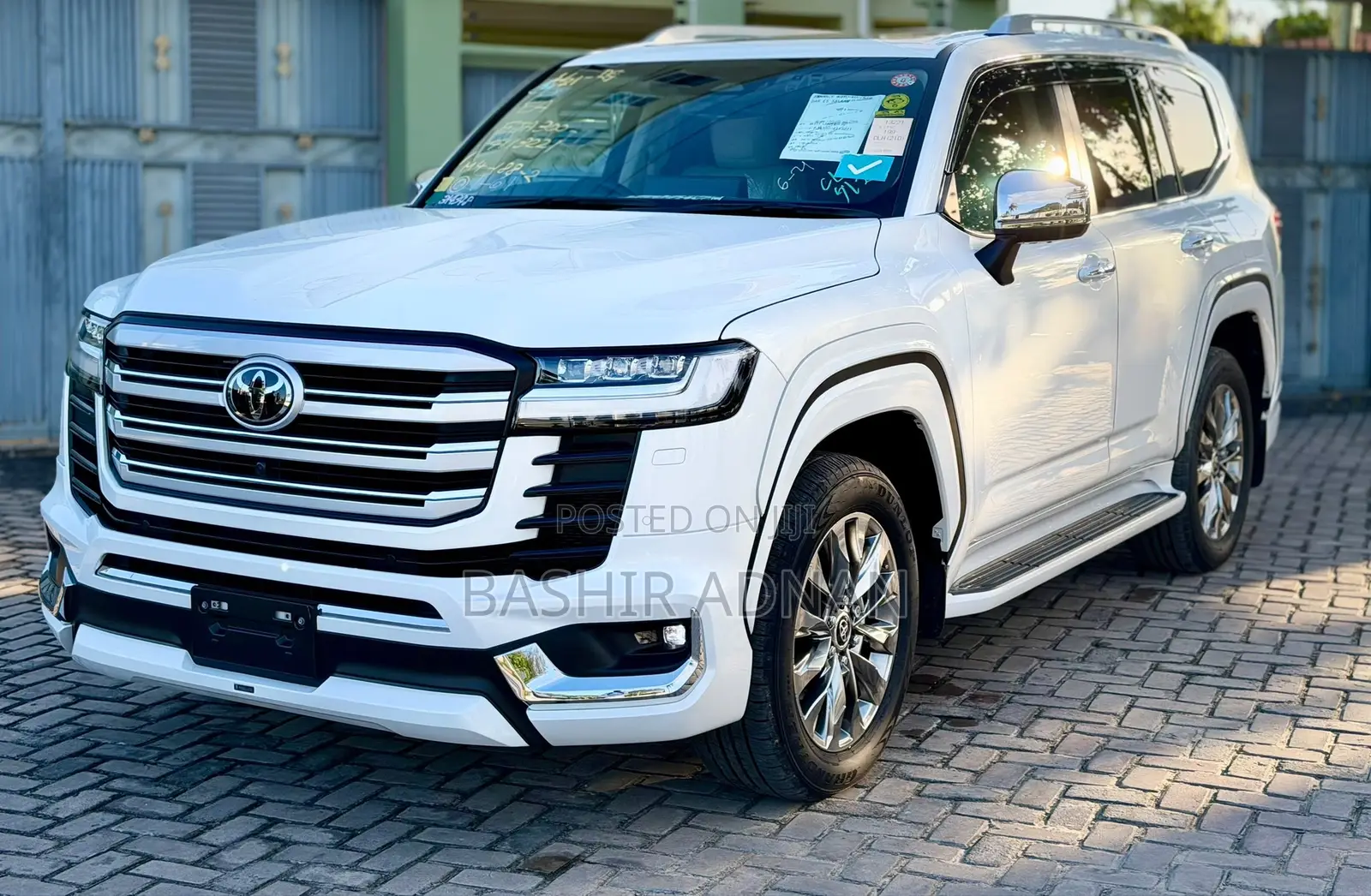 Toyota Land Cruiser LC300 2025 White