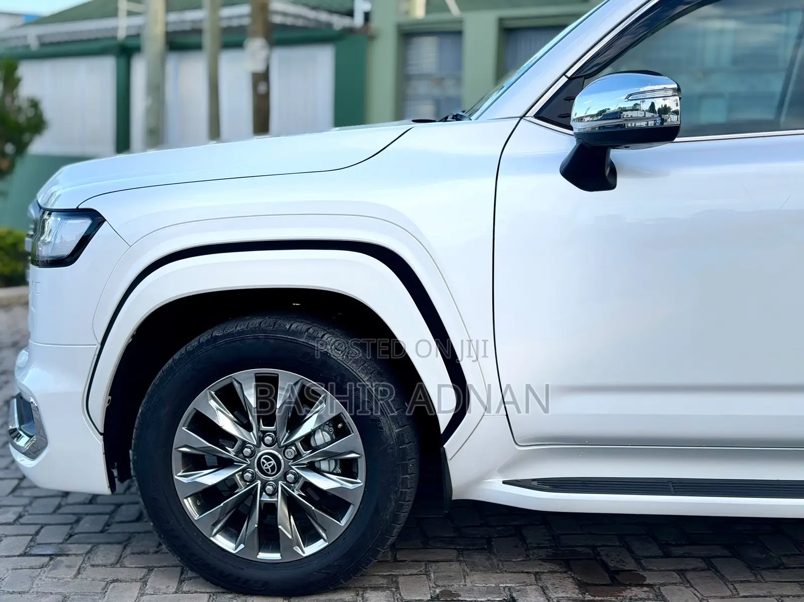 Toyota Land Cruiser LC300 2025 White