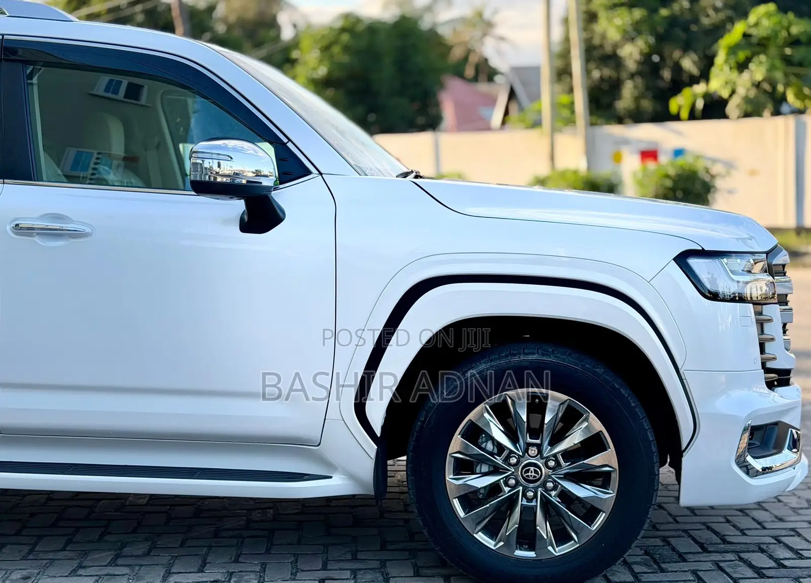 Toyota Land Cruiser LC300 2025 White