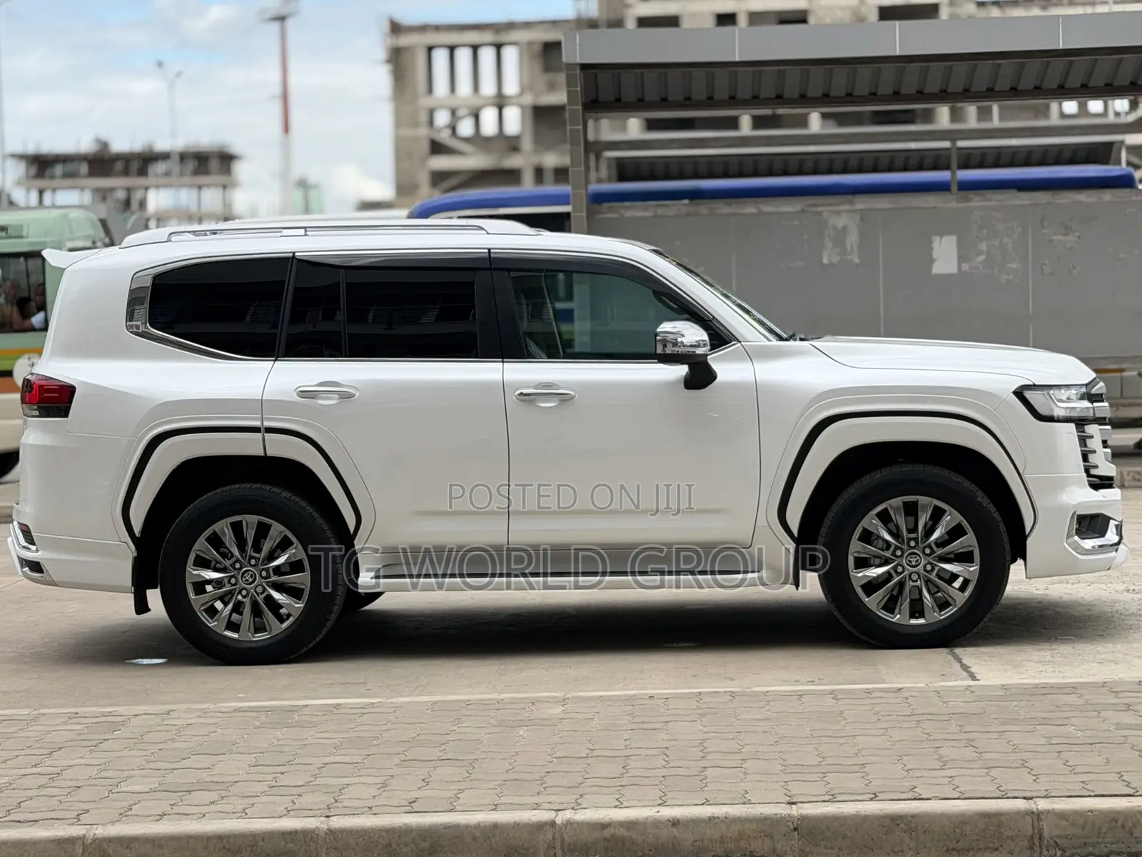 New Toyota Land Cruiser LC300 2025 White