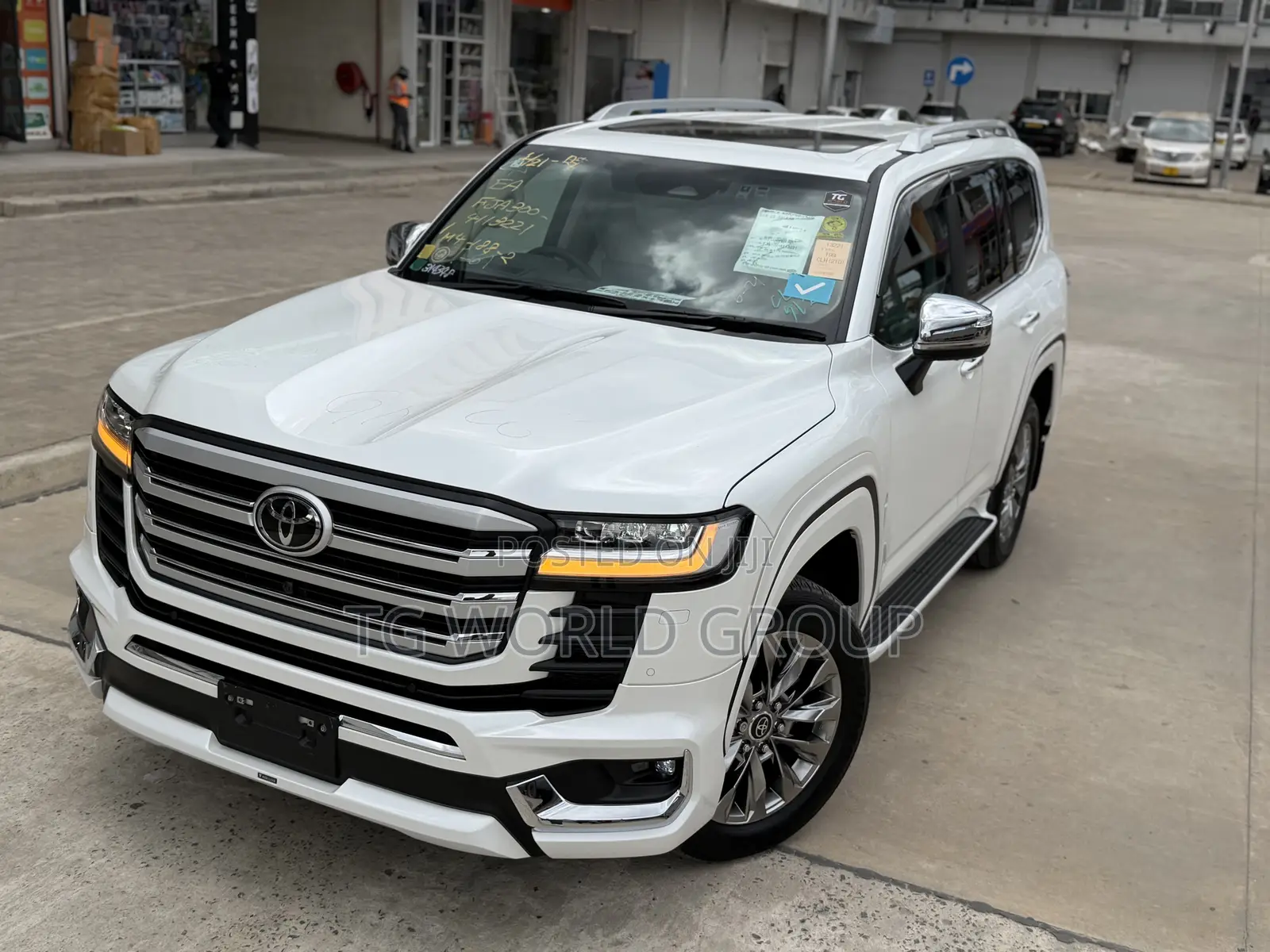 New Toyota Land Cruiser LC300 2025 White