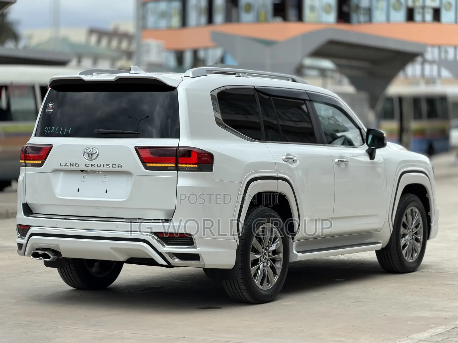 New Toyota Land Cruiser LC300 2025 White
