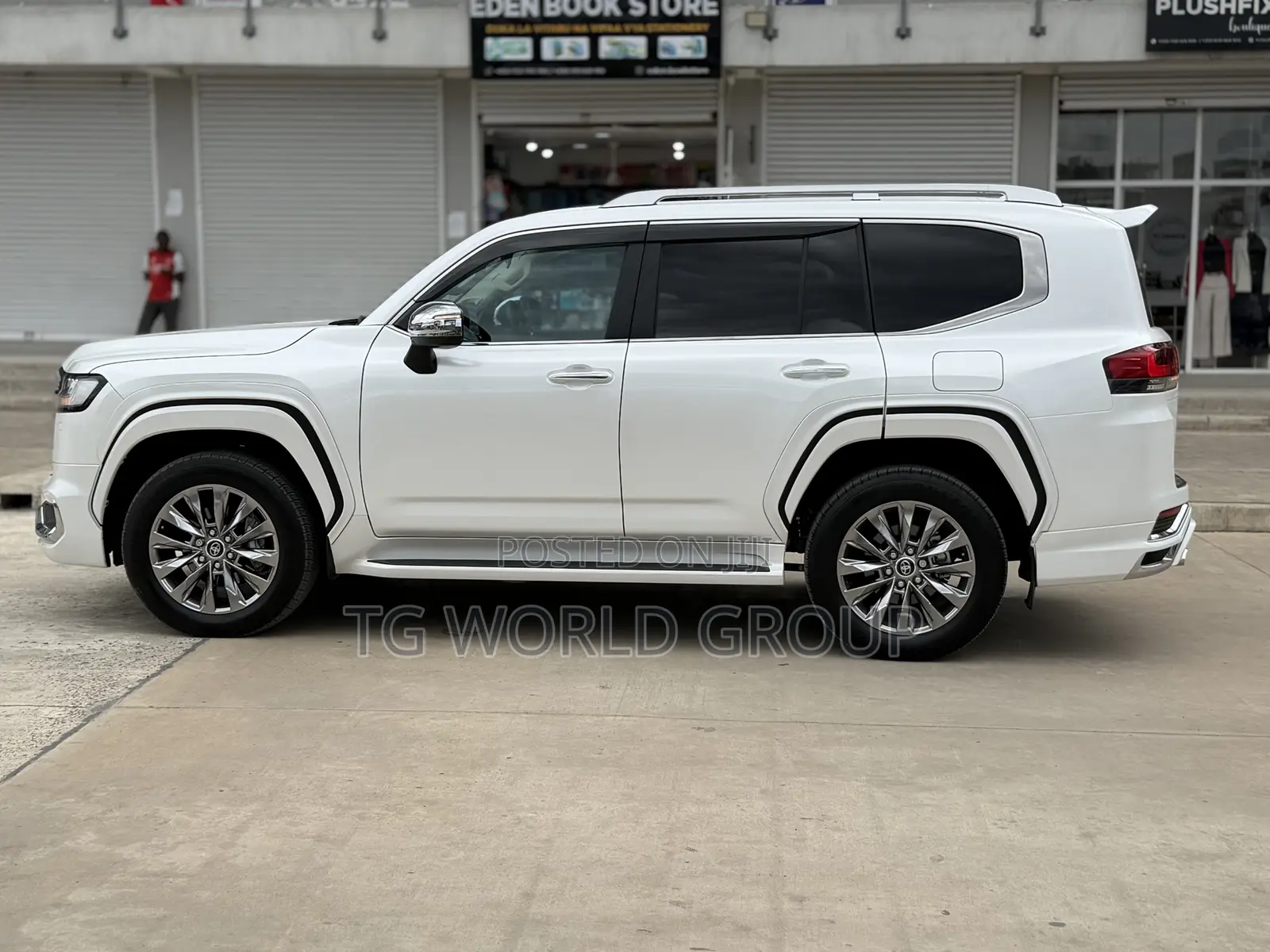 New Toyota Land Cruiser LC300 2025 White