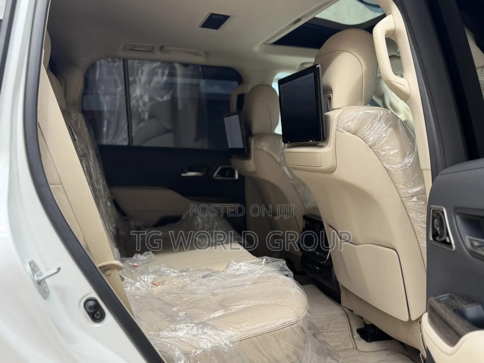 New Toyota Land Cruiser LC300 2025 White
