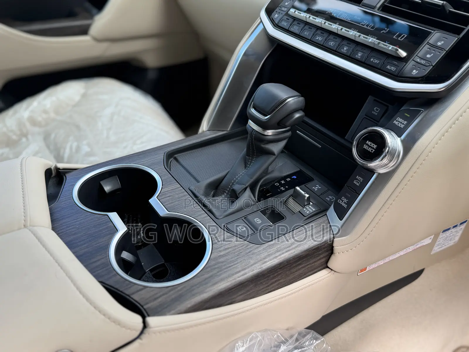 New Toyota Land Cruiser LC300 2025 White