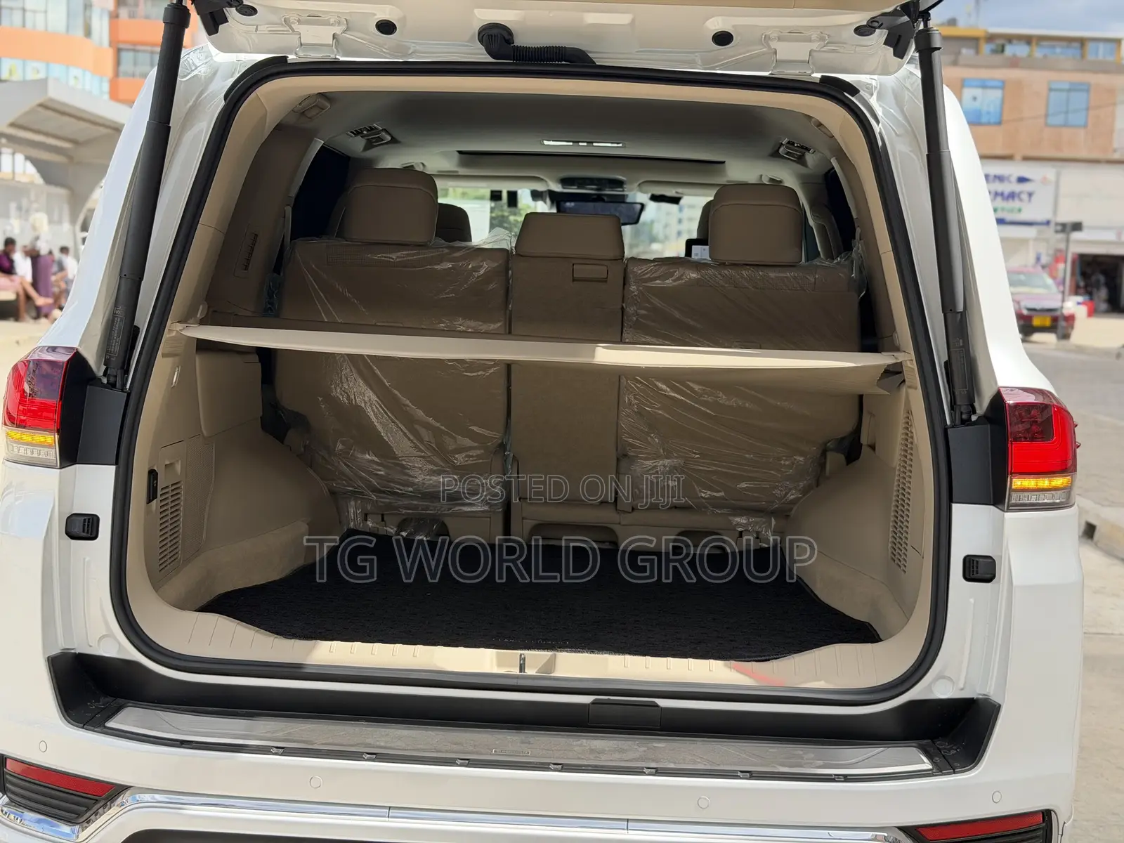 New Toyota Land Cruiser LC300 2025 White
