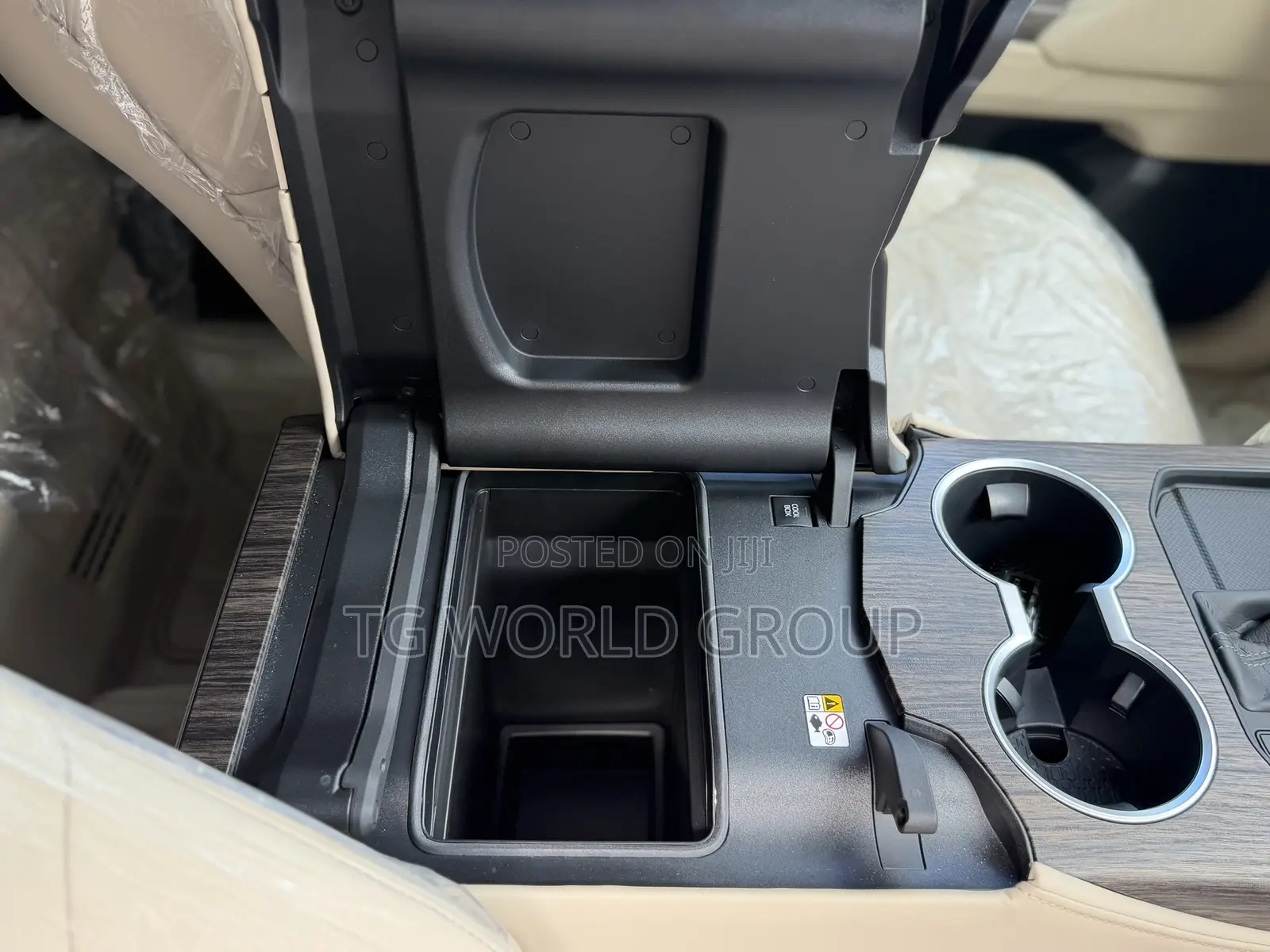 New Toyota Land Cruiser LC300 2025 White