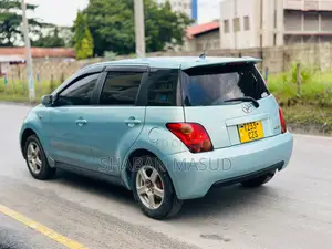 Toyota IST 2004 Burgundy