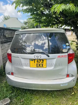 Toyota Ractis 2012 Silver