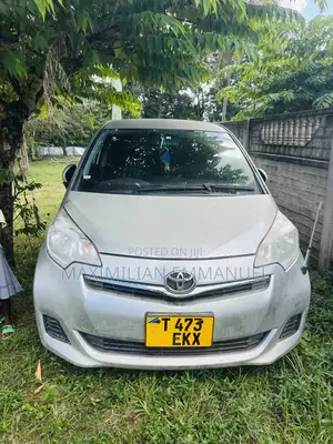 Toyota Ractis 2012 Silver