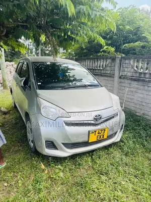 Toyota Ractis 2012 Silver
