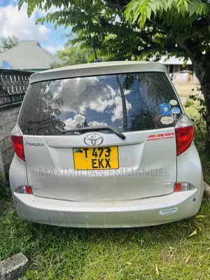 Toyota Ractis 2012 Silver
