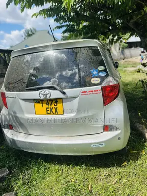 Toyota Ractis 2012 Silver