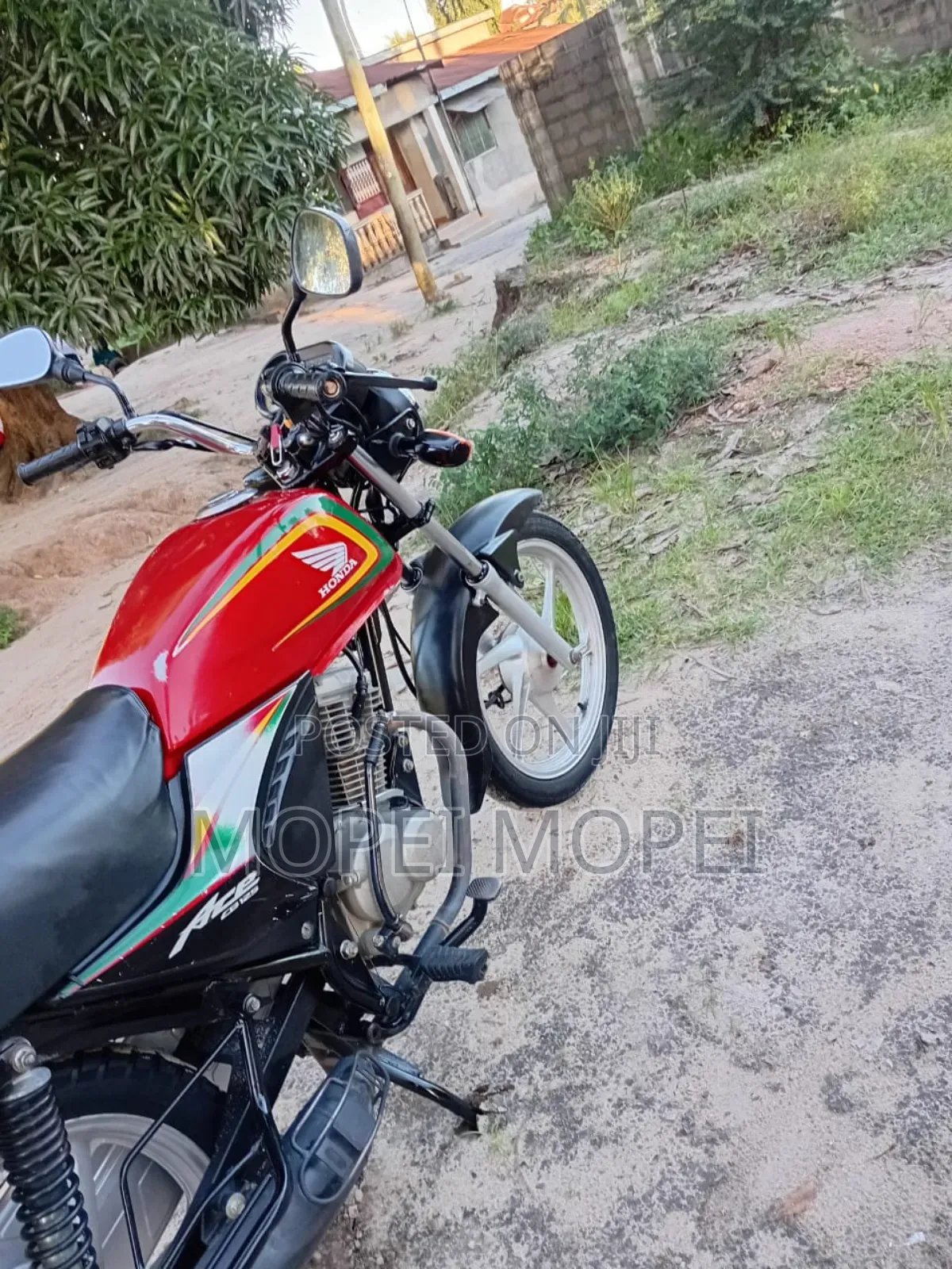 Honda XL 125 2025 Red