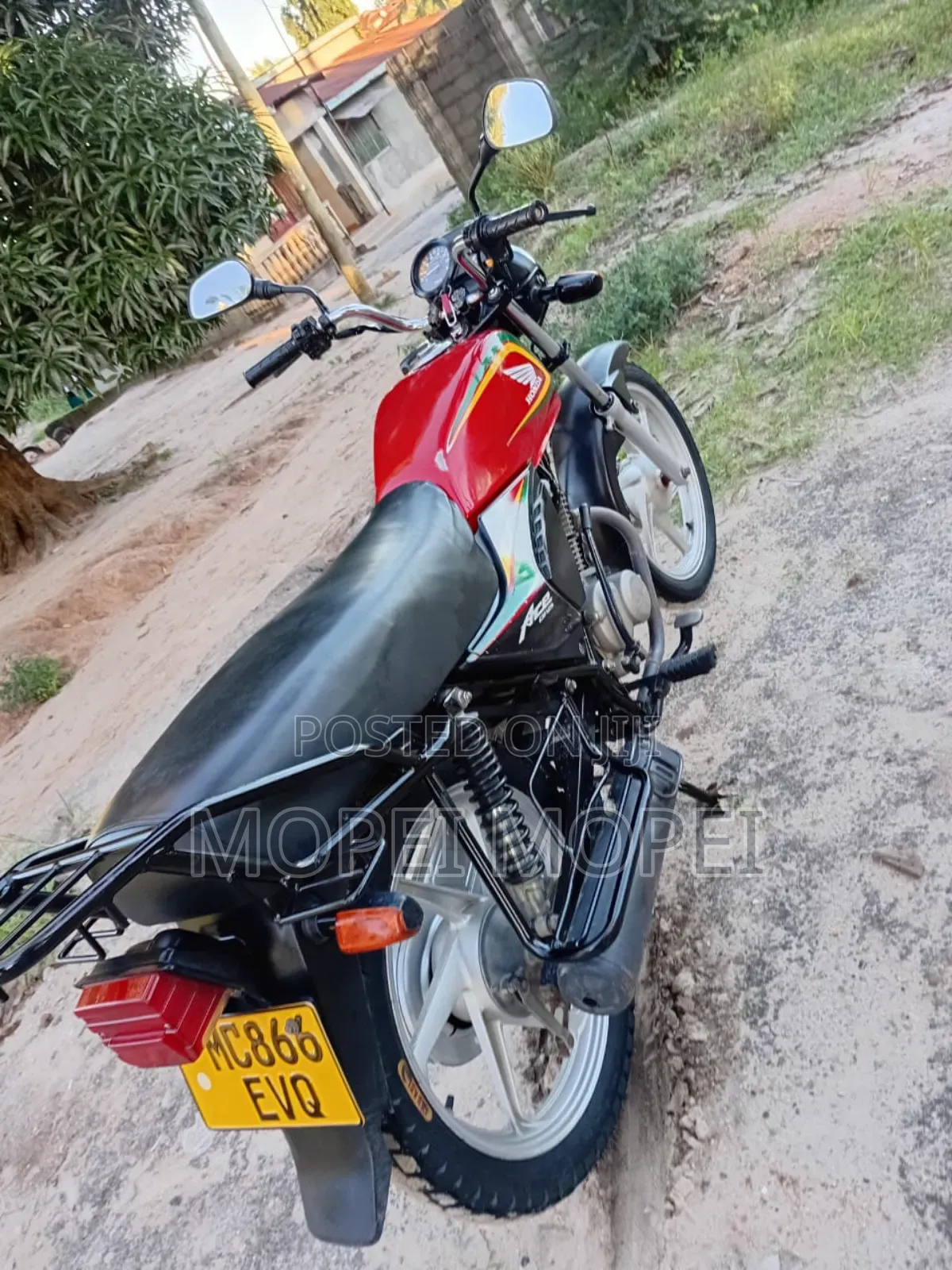 Honda XL 125 2025 Red