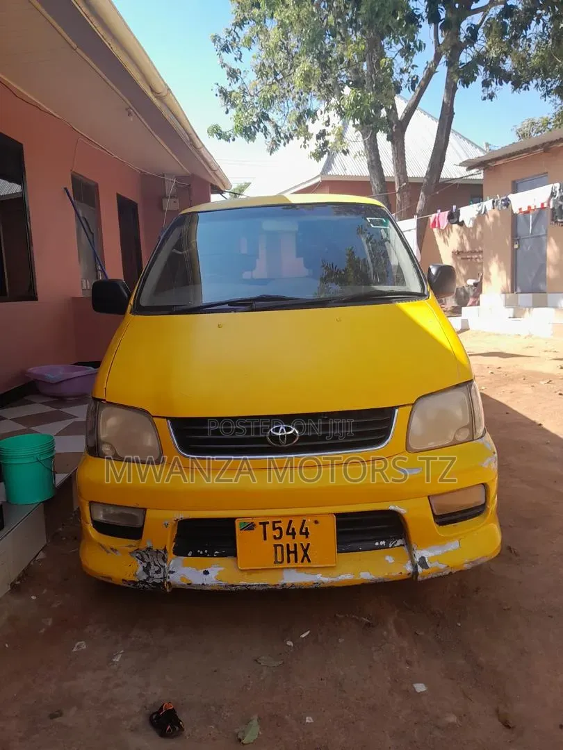 Toyota Noah 2001 Yellow