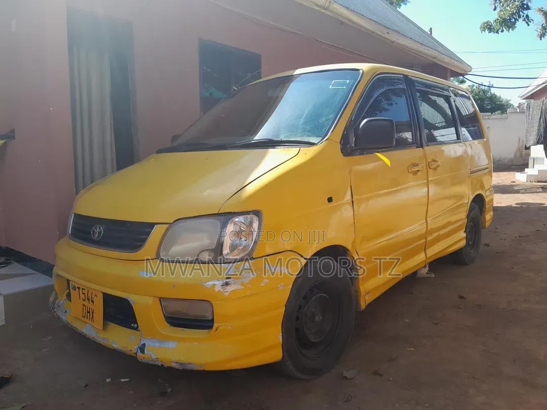 Toyota Noah 2001 Yellow