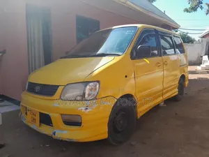 Toyota Noah 2001 Yellow