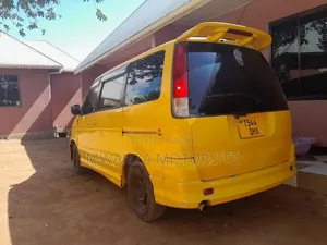 Toyota Noah 2001 Yellow
