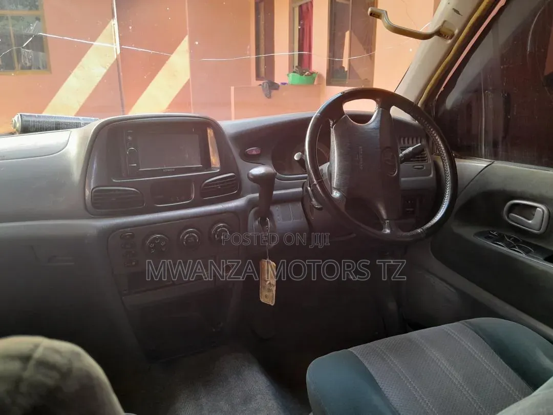 Toyota Noah 2001 Yellow