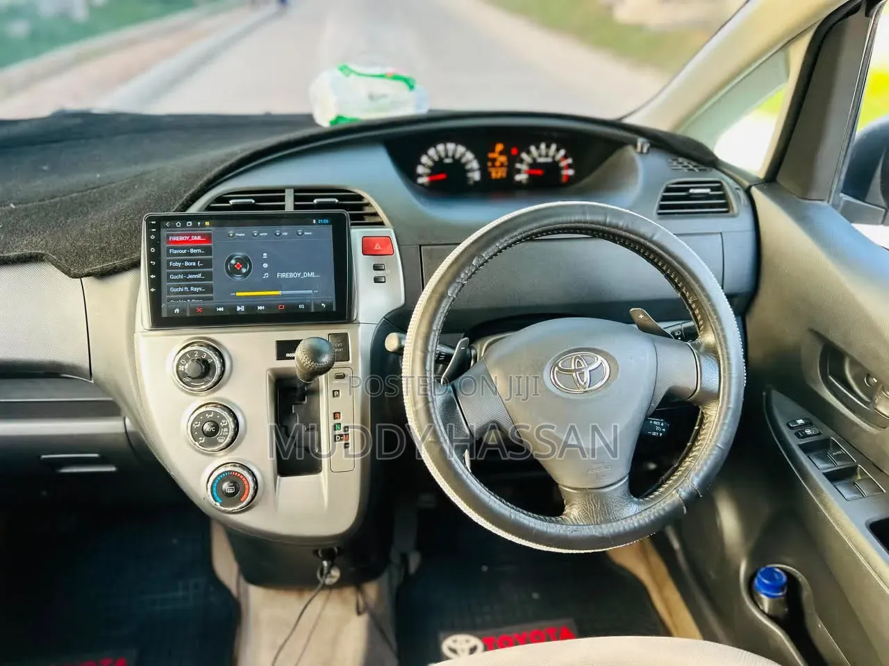 Toyota Ractis 2009 Gray