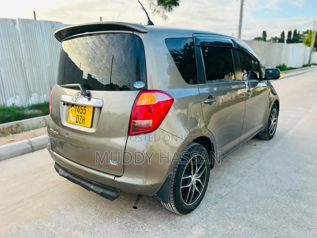 Toyota Ractis 2009 Gray