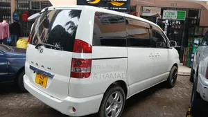 Toyota Noah 2005 White