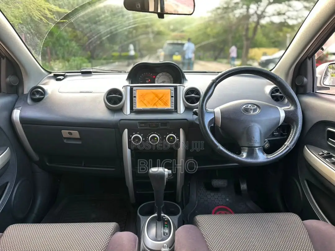 Toyota IST 2004 White
