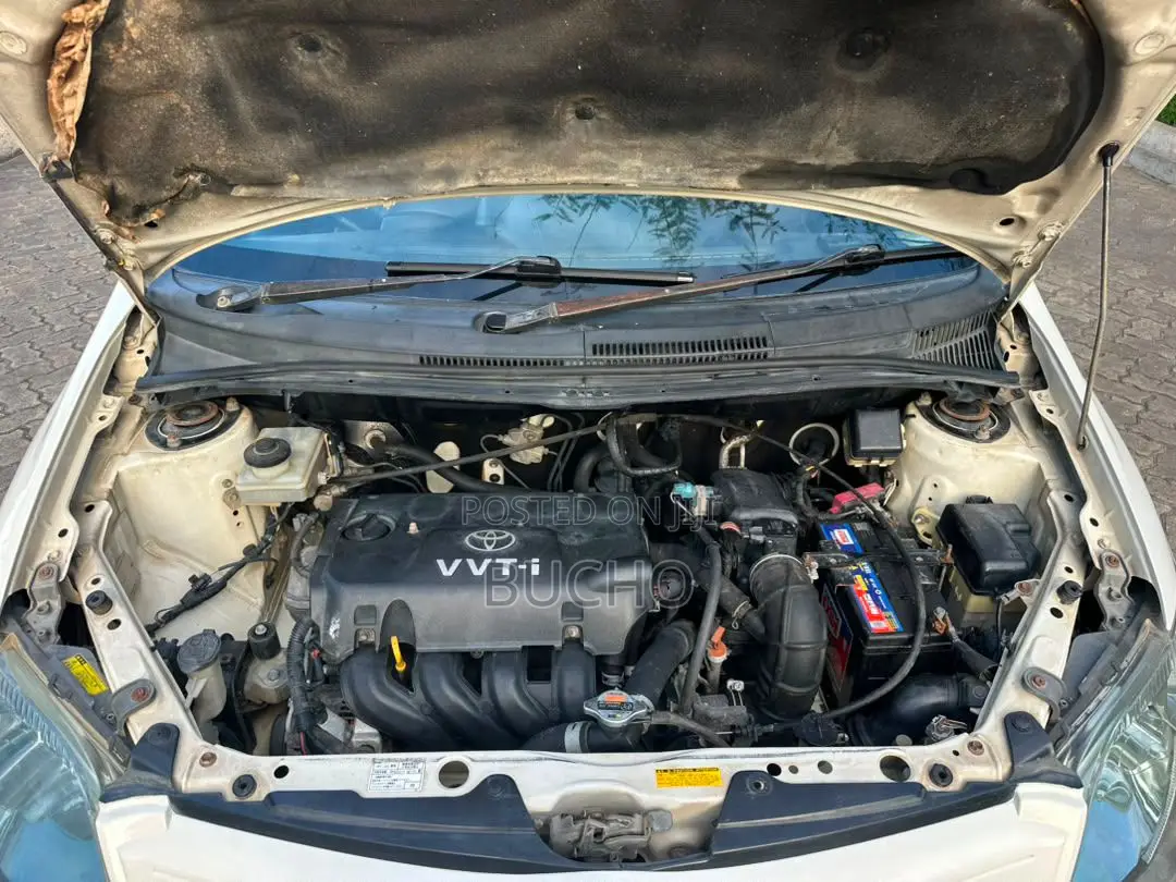 Toyota IST 2004 White