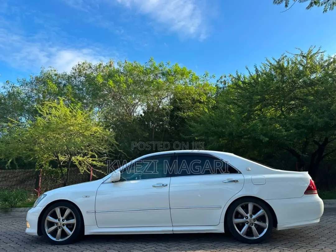 Toyota Crown 2006 White