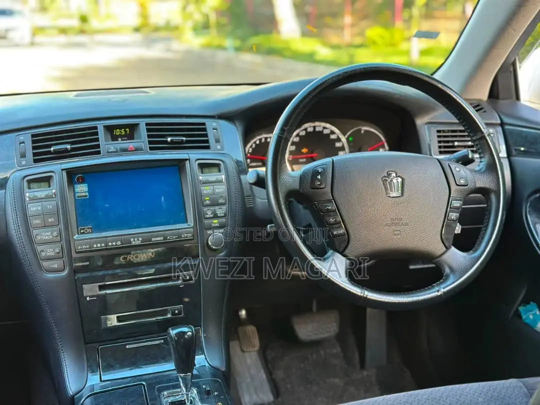 Toyota Crown 2006 White