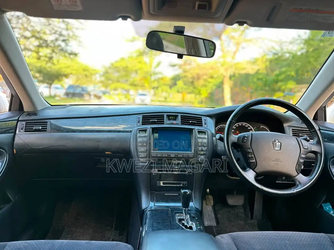 Toyota Crown 2006 White