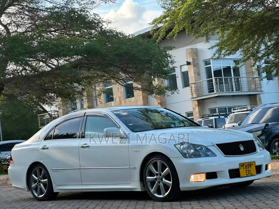 Toyota Crown 2006 White
