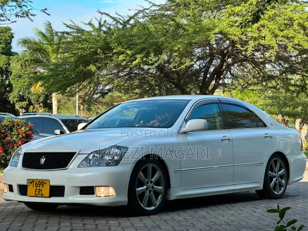 Toyota Crown 2006 White