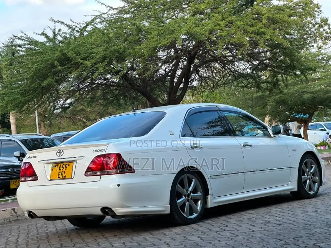 Toyota Crown 2006 White